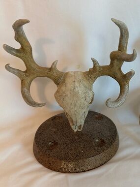 Bone Collector Tooth Brush Holder Resin Deer Skull Antler Logo Michael Waddell